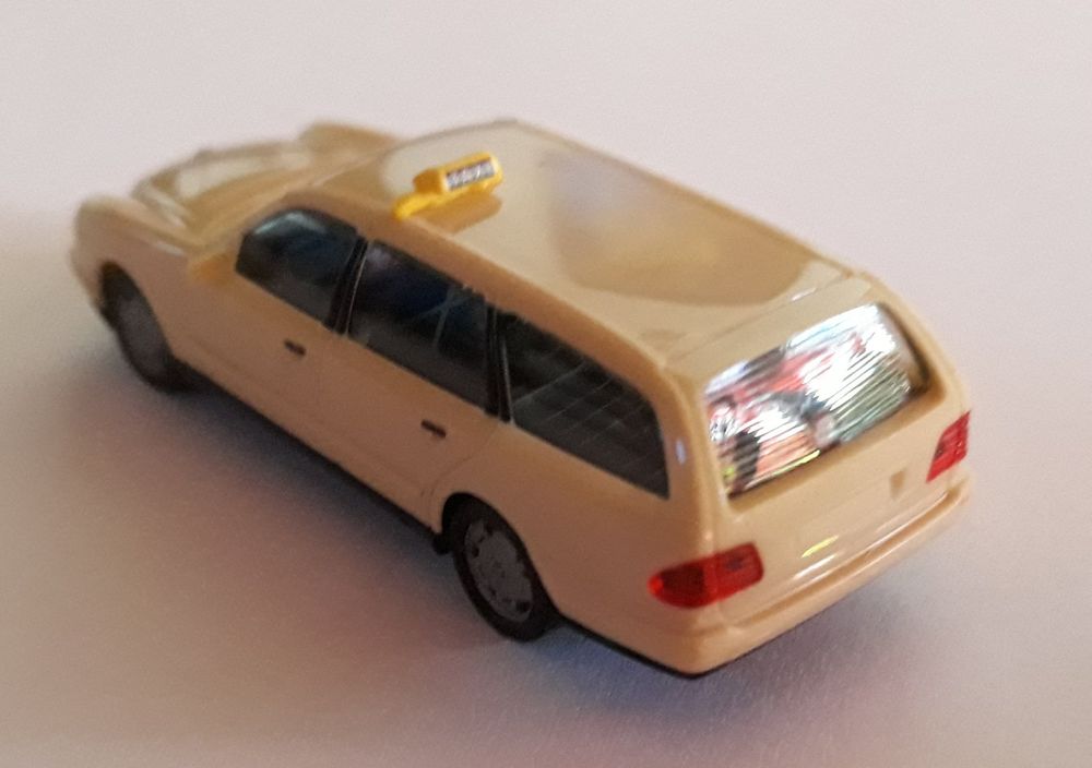 H0 Modellbahn Auto Herpa Taxi MB E200 T (Gebraucht) in Berikon für CHF ...