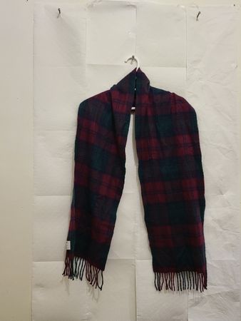Écharpe en cachemire Edinburgh, motif tartan stylé!