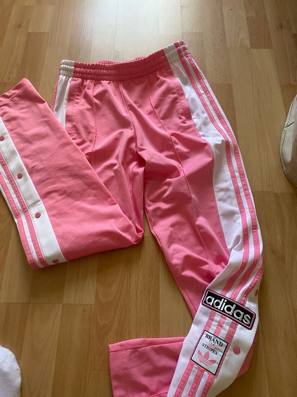 Adidas Hosen: Adidas Pink Trackpants Trainerhose XS – Gebraucht aus Bern von n-dine 6