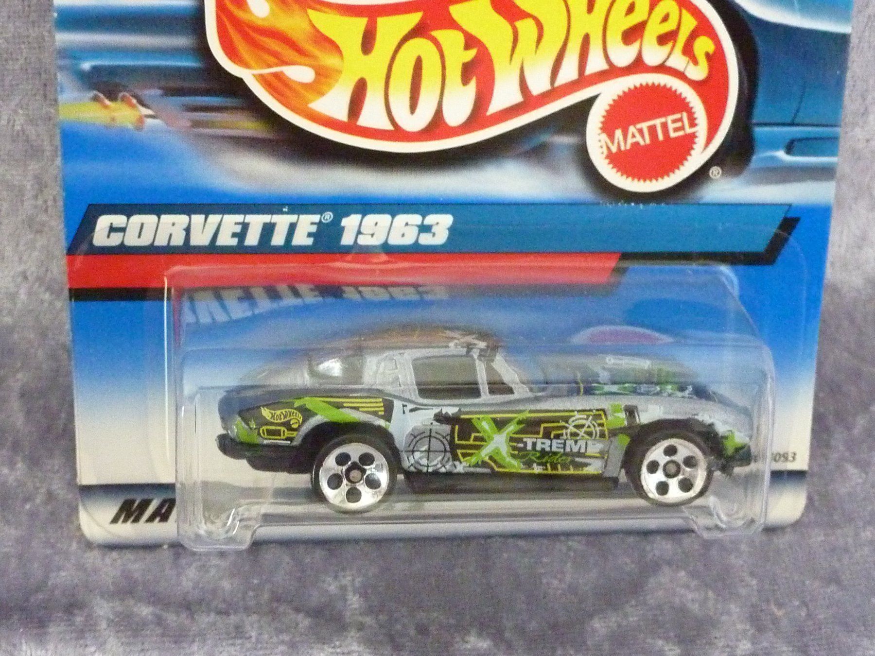 Hot Wheels Modellini d'auto: Chevy Corvette 63  1:64 – Nuovo e nell'imballaggio originale da Dürrenäsch venduto da modellautos4you
