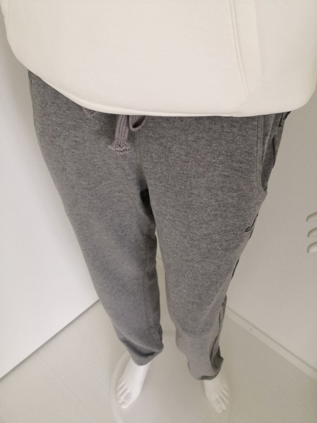 Mango Hosen: 🤩MANGO JOGGING-HOSE HELLGRAU NEUWERTIG & ARMANI P. – Neu (gemäss Beschreibung) aus Olten von Naja-Twins-Twins 5