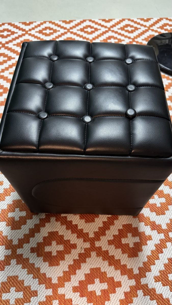 Hocker: Sitzhocker schwarz Lederoptik mit Bluetooth Lautsprecher – Gebraucht aus Untersiggenthal von Jaymoni