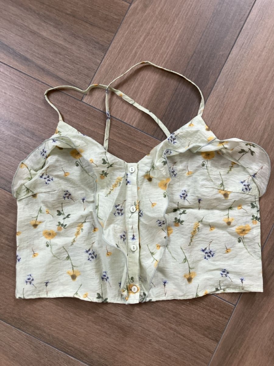 Vero Moda Tops: Top fleuri léger boutons devant taille S bon état – Neuf (Voir description) à La Chaux-de-Fonds par ele_bw5k