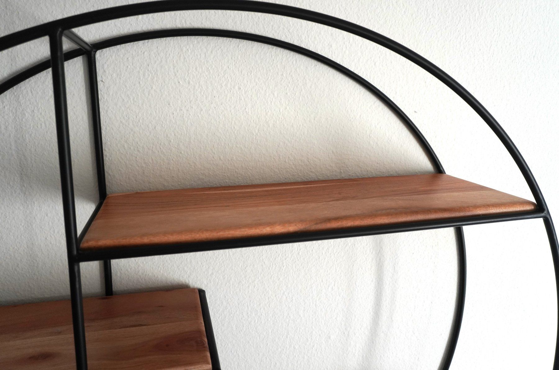 Regale: Rundes Wandregal 90/90/21 cm – Gebraucht aus Binningen von LuizaS9 4