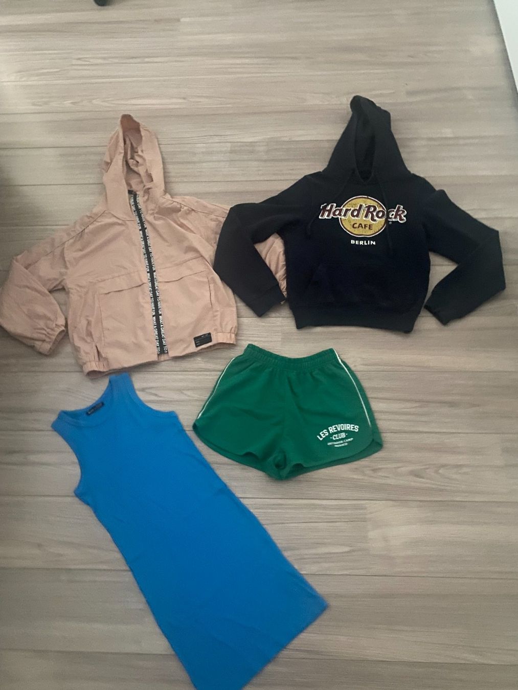 Lotti & Set di vestiti: 4 Stk. Mädchen Set Gr. 152 – Usato da Bonstetten venduto da VCLS