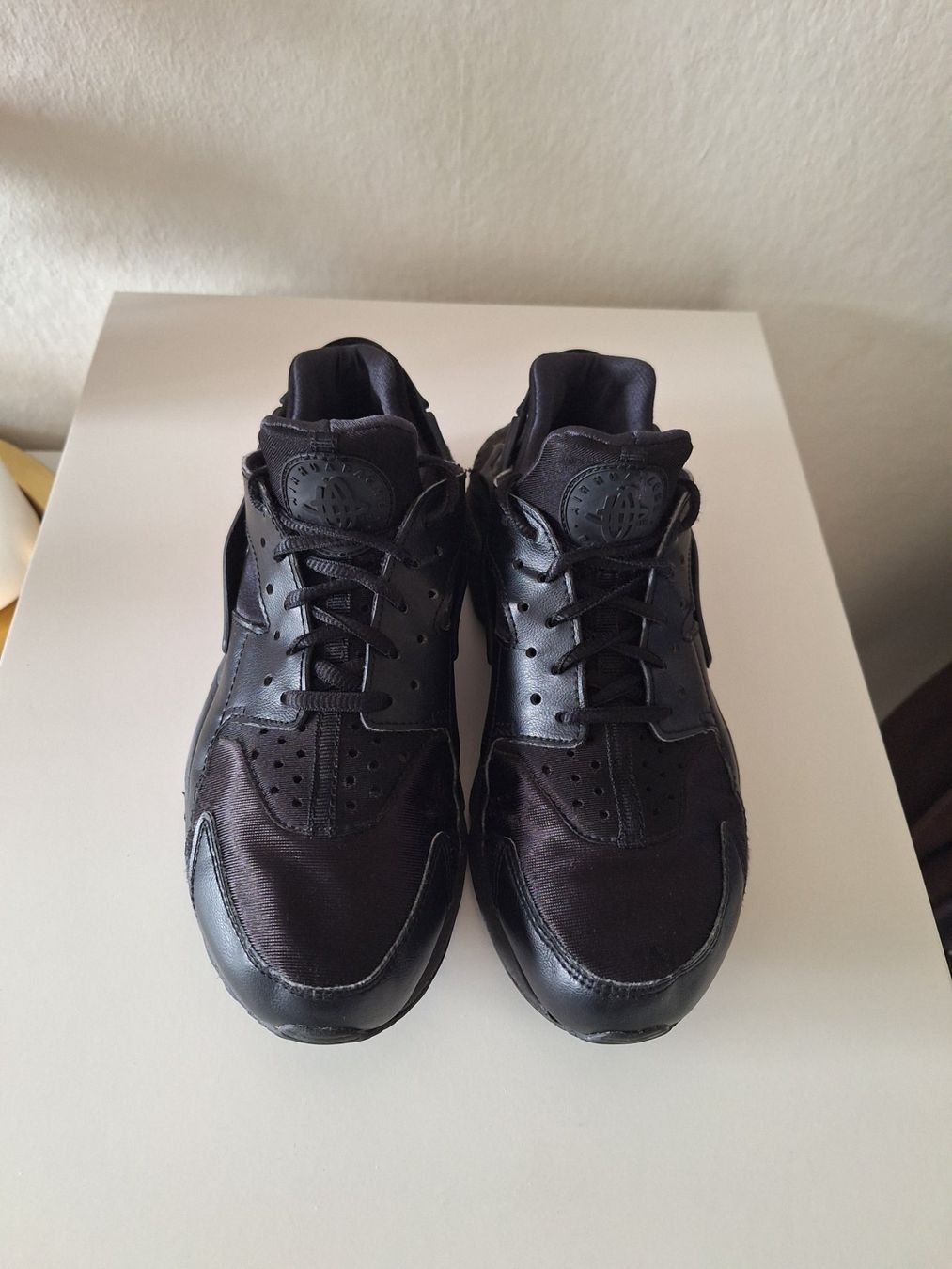 Nike Scarpe da uomo: Nike Huarache All Black – Usato da Worb venduto da nfsolutions