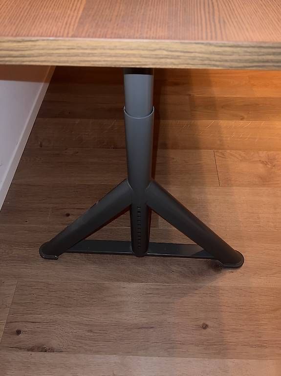 Scrivanie: Ikea Idåsen Schreibtisch – Usato da Affoltern am Albis venduto da flo_6d9t 3