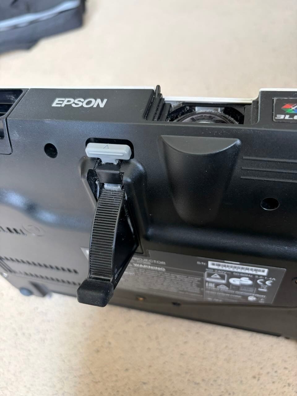 Vidéoprojecteurs: EPSON Beamer/Projektor EB-1795F HDMI – D'occasion à Zürich par Bluesailing 5