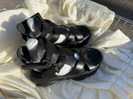 Sandalen mit sehr hohen Gummisohlen Größe 38