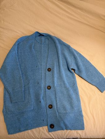 Cardigan long maille bleu taille unique, jamais utilisé