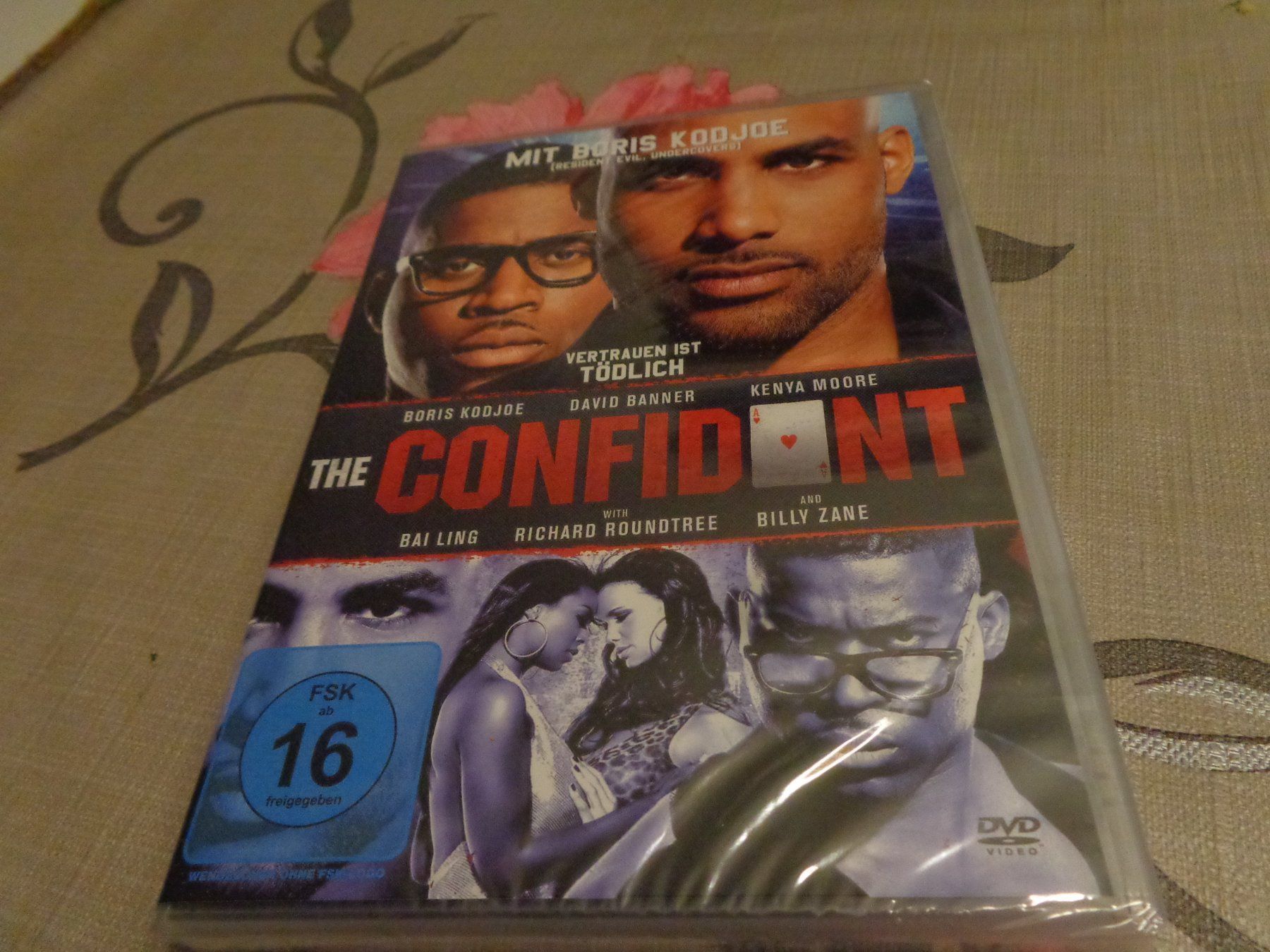 Tutti i DVDs: The Confidant DVD NEUWARE – Nuovo e nell'imballaggio originale da Olten venduto da Disc-Verkauf