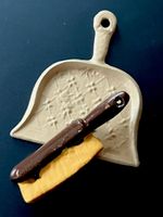 Schaufel und Handbesen f/Puppenstuben. Met. handbem. NP 6.00