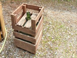 Mostflasche im Holz