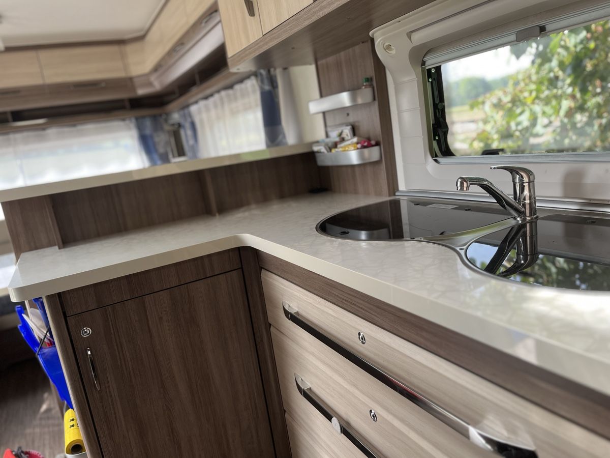 Hobby Camping Fahrzeuge: Wohnwagen Hobby 560 CFe mit Hagelschaden – Gebraucht aus Zezikon von Butterfly99 6