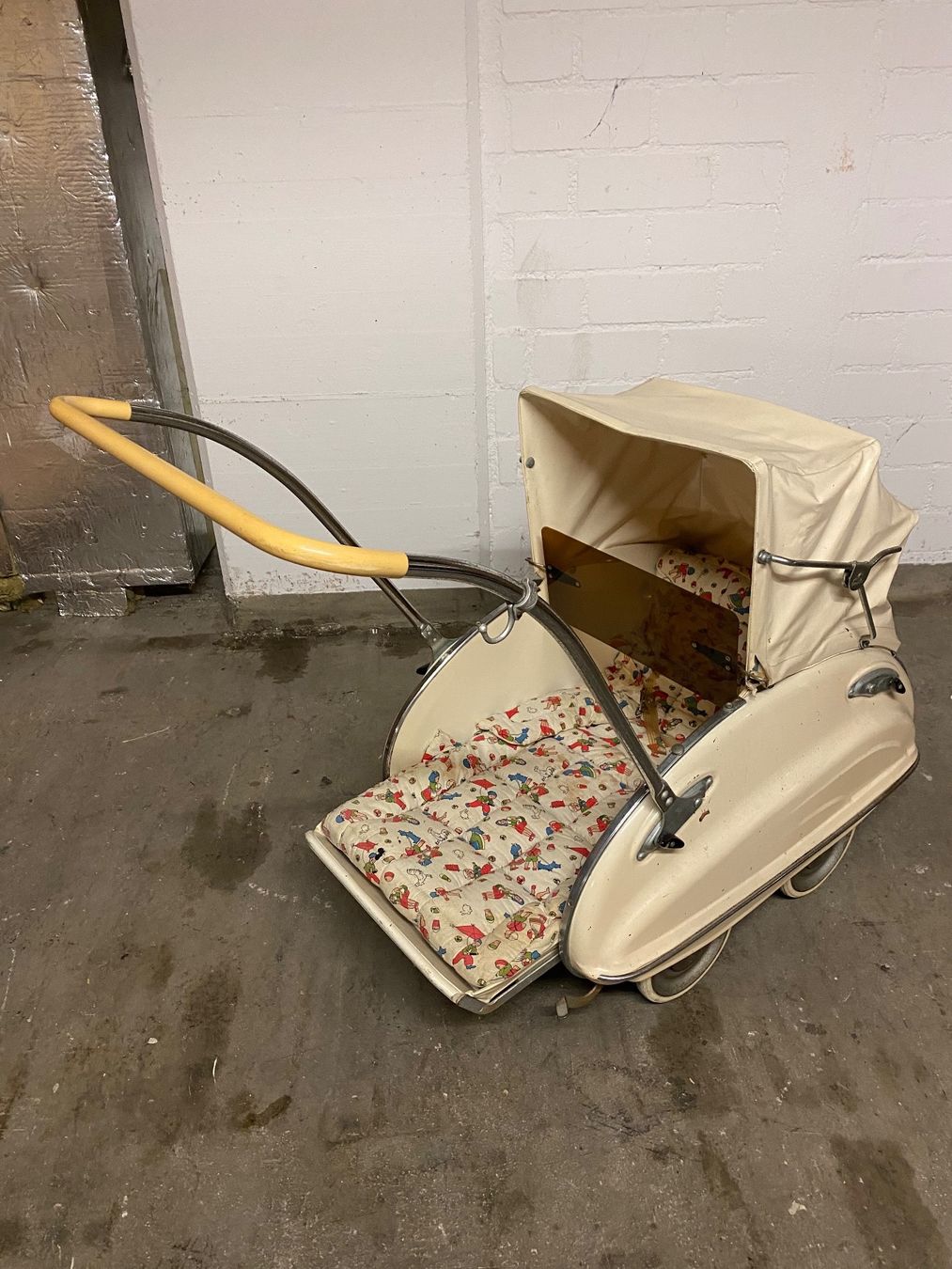 Carrozzine: Alter schöner Kinderwagen – Usato da Roggwil BE venduto da Treepalms
