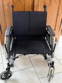 Sedie a rotelle: fauteuil roulant – Usato da Couvet venduto da the_8r9y