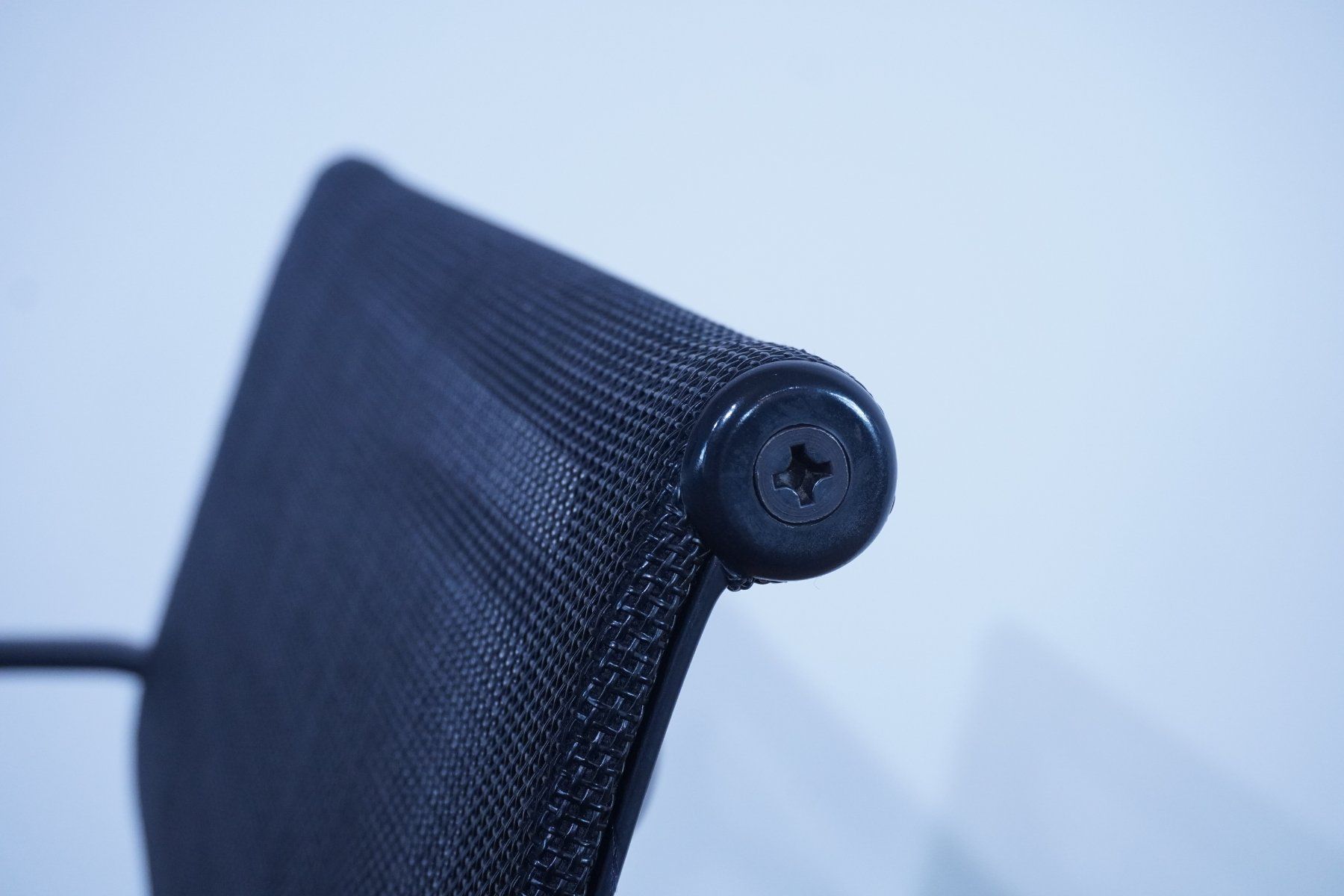Vitra Sedie: Vitra Eames Alu Chair EA108 Netz schwarz – Usato da Bad Zurzach venduto da QLASSIQ 5