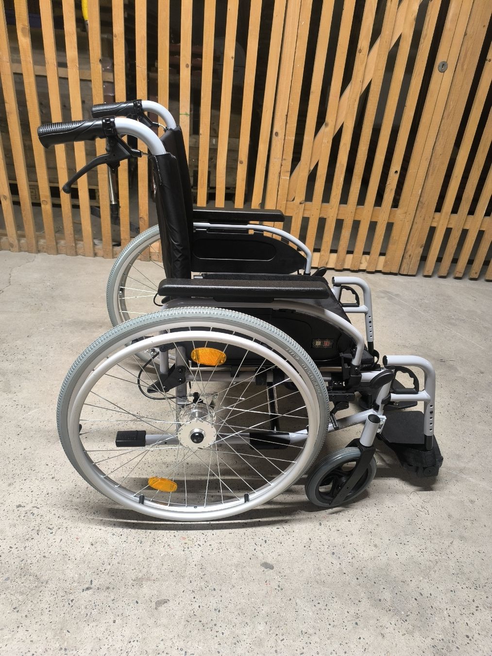 Sedie a rotelle: Rollstuhl Sitzbreite 49 cm – Usato da Allschwil venduto da BezoBezo