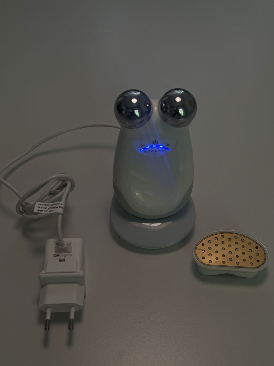 Nuface Cura del viso: NuFace Trinity Facial Toning Device with led light  – Usato da Zürich venduto da Anastasiya_g