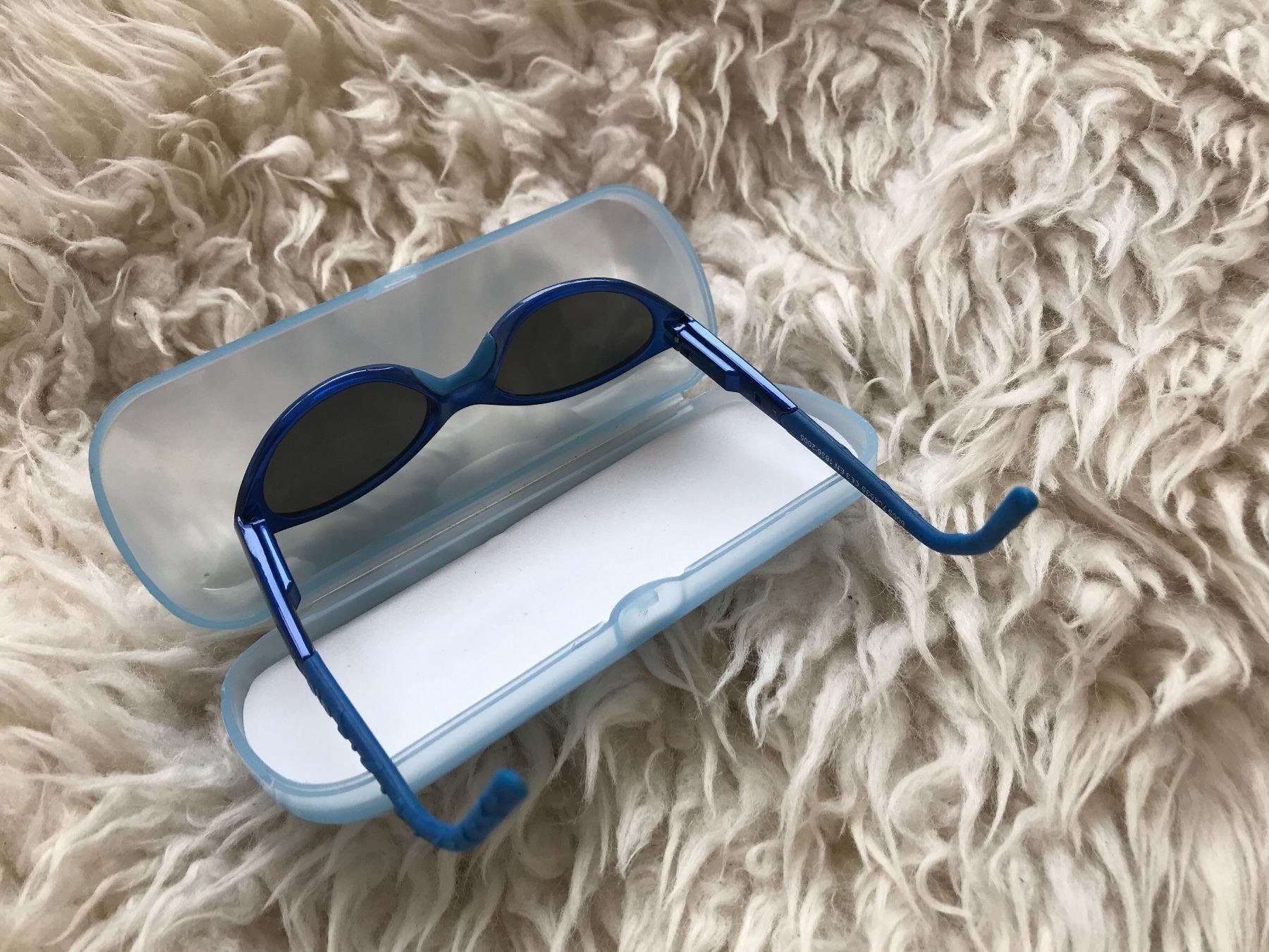 Brillen & Gläser: Sonnenbrille Kleinkind blau incl.Etui – Gebraucht aus Wädenswil von JJ15 1