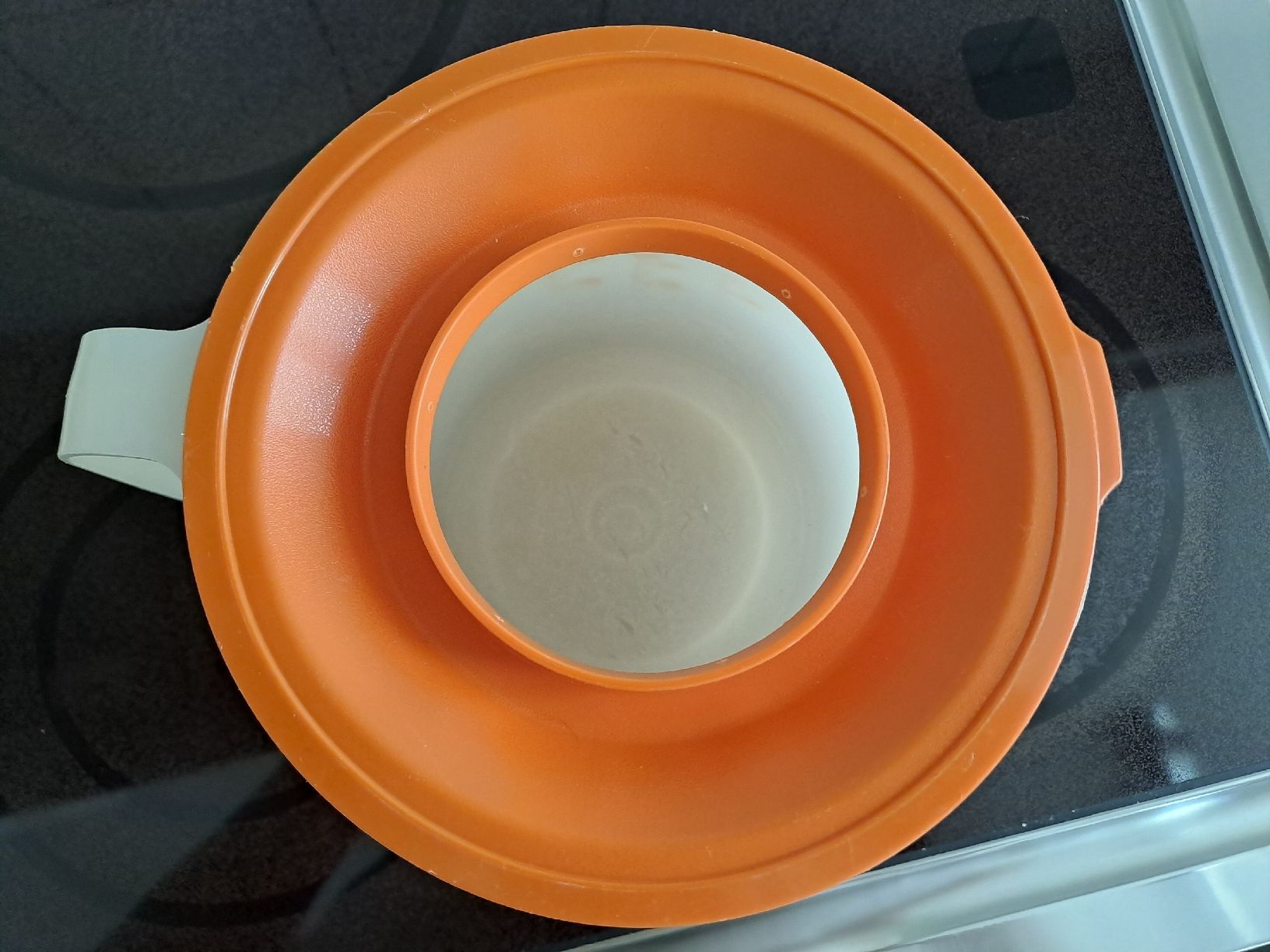 Tupperware Küchengeräte: Tupperware Messbecher 2L orange gut erhalten – Gebraucht aus Rickenbach LU von bishiida 4