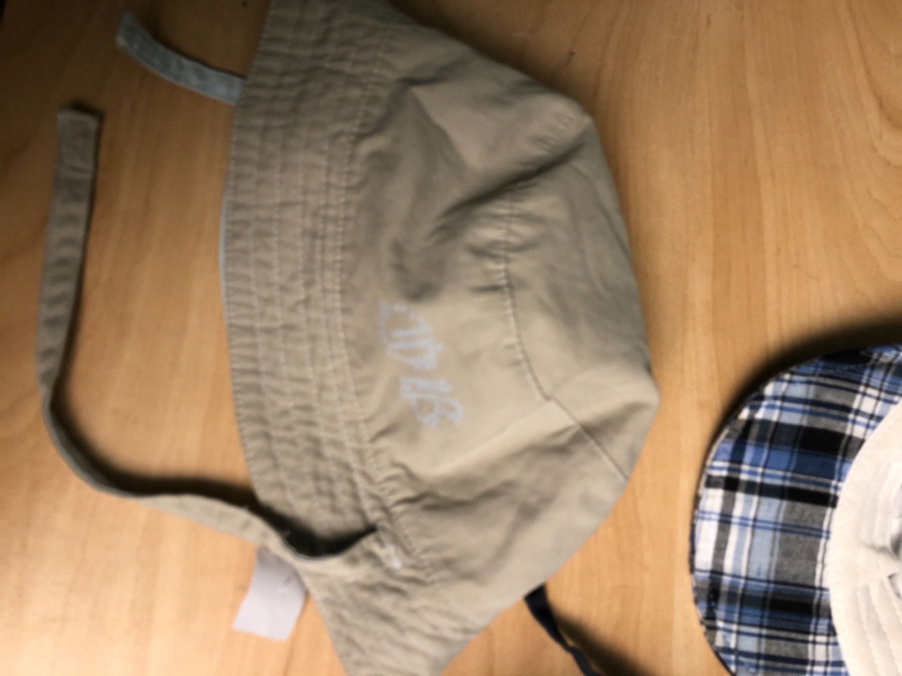 Altro abbigliamento per bambino: 7 coole Sonnenhüte Gr.6-12Mt – Usato da Obergerlafingen venduto da cabo4 2