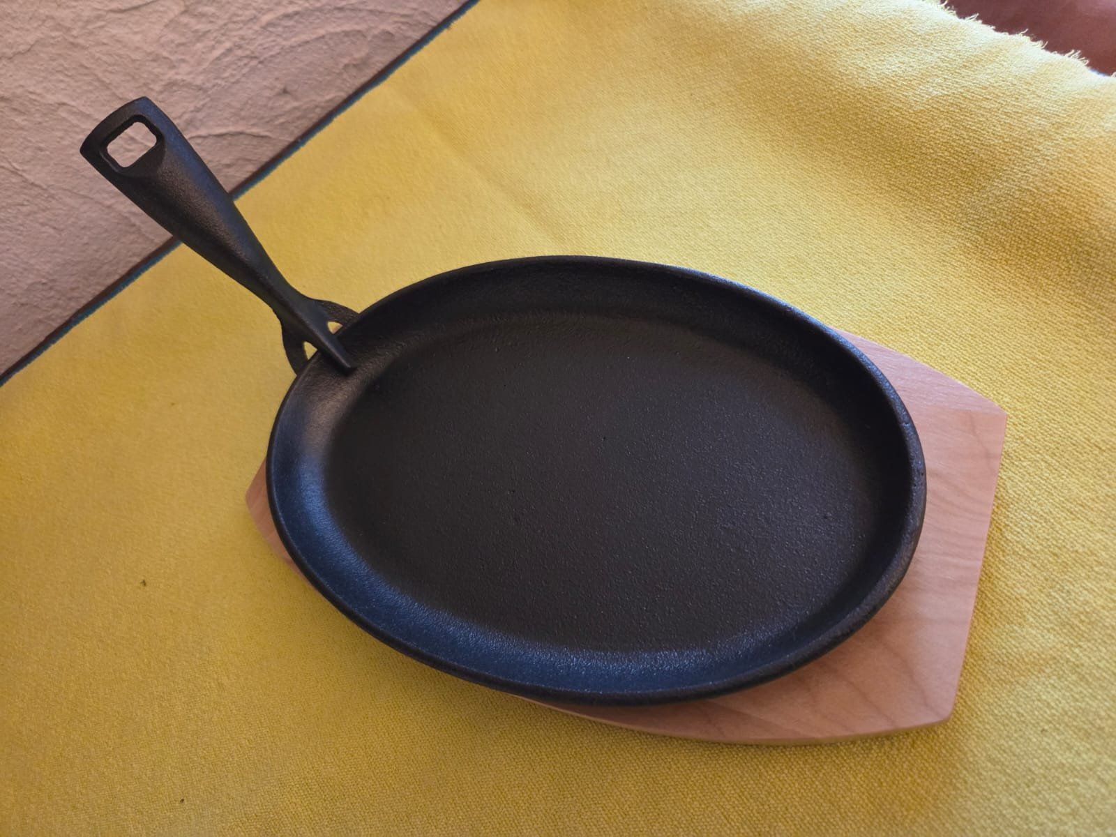 Set di piatti: 6 Gusseisen-Servierplättchen – Nuovo e nell'imballaggio originale da Dachsen venduto da bea_jvs2 2