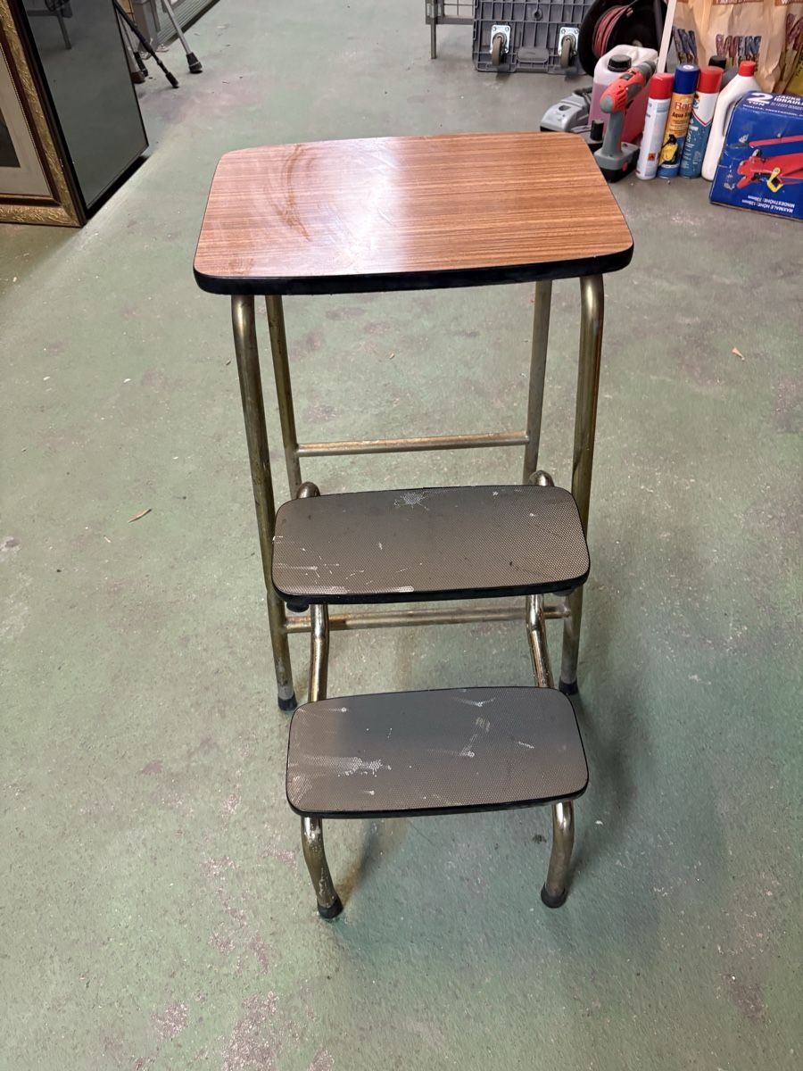Sgabelli: Retro Trittschemel Hocker mit 2 Stufen, Holzoptik, – Usato da Basel venduto da tar92 1