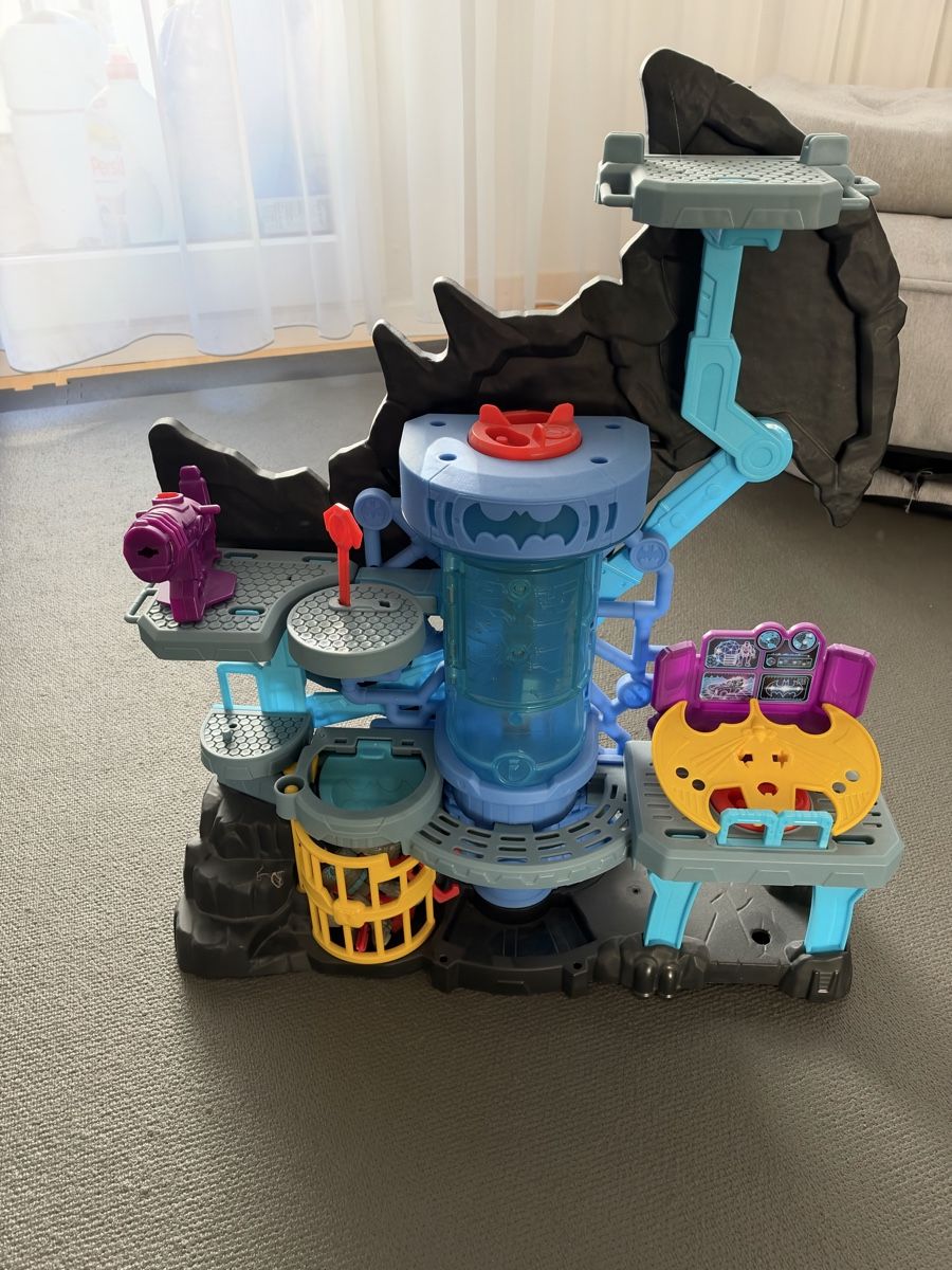 Spielzeuge: Imaginext DC Super Friends Bat-Tech Batcave - Spiel-Sets – Gebraucht aus Basel von egu_h6s6