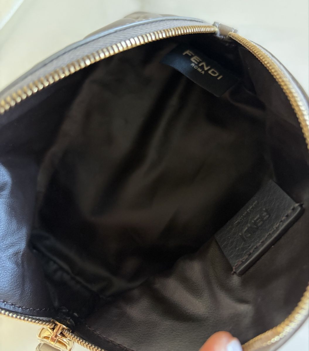 Fendi Custodie per cosmetici: Fendi Baguette toiletry small bag – Nuovo (secondo la descrizione) da Cologny venduto da sab_xh7v 2