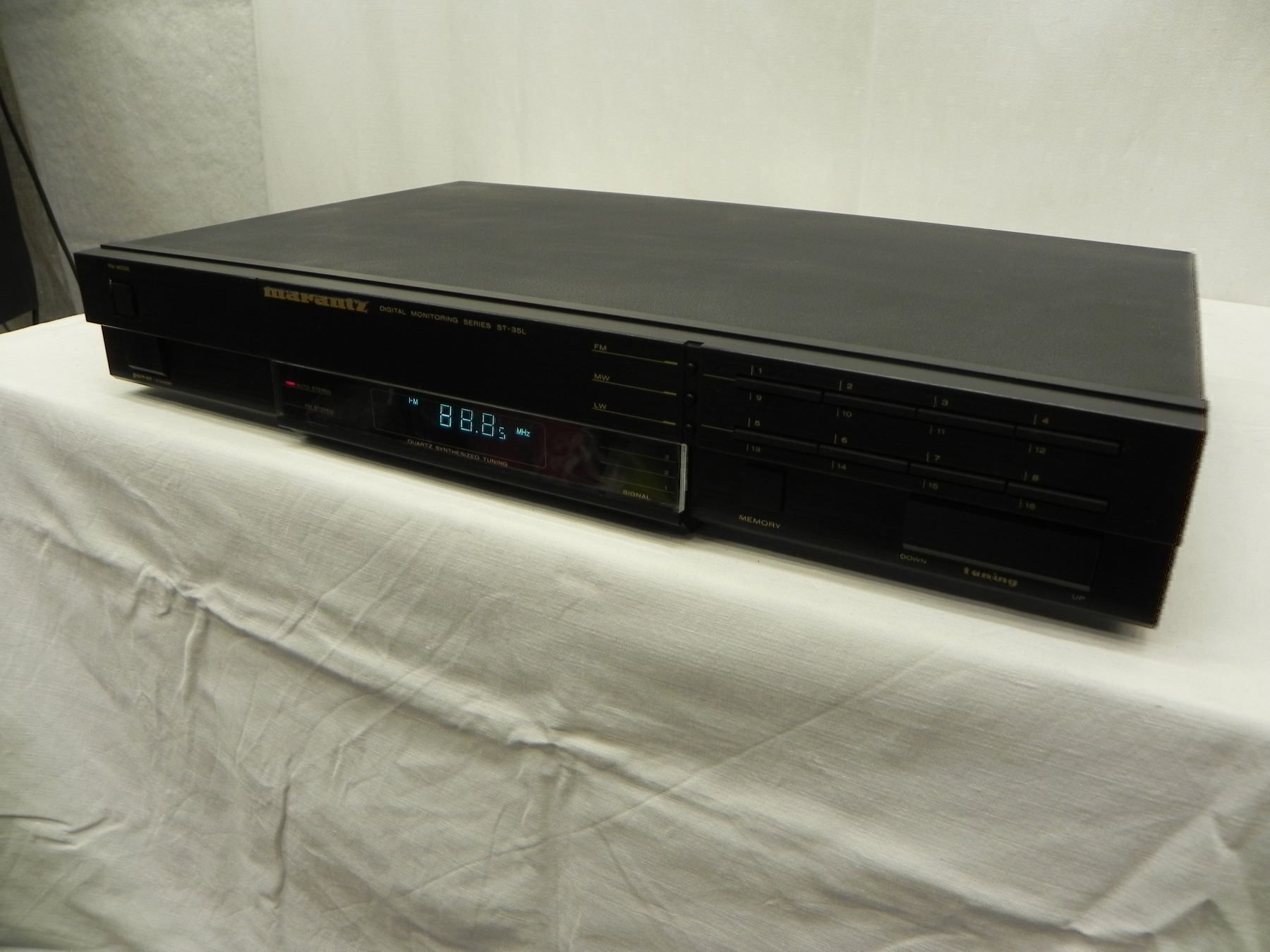 Radio: Marantz ST-35L Tuner – Usato da Basel venduto da Life-Style-Art 3