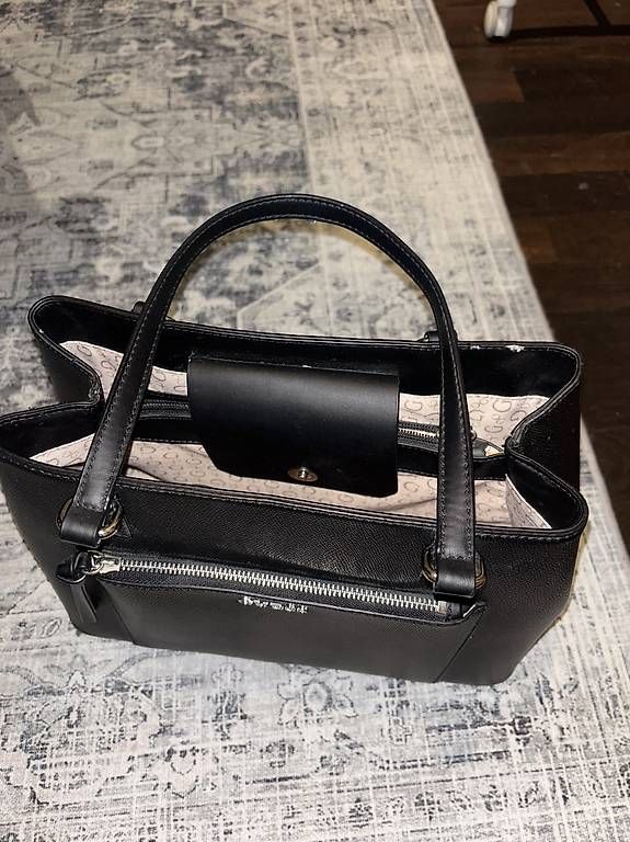 Taschen für Damen: Guess Handtasche wie Neu – Gebraucht aus Bremgarten AG von david12345 1