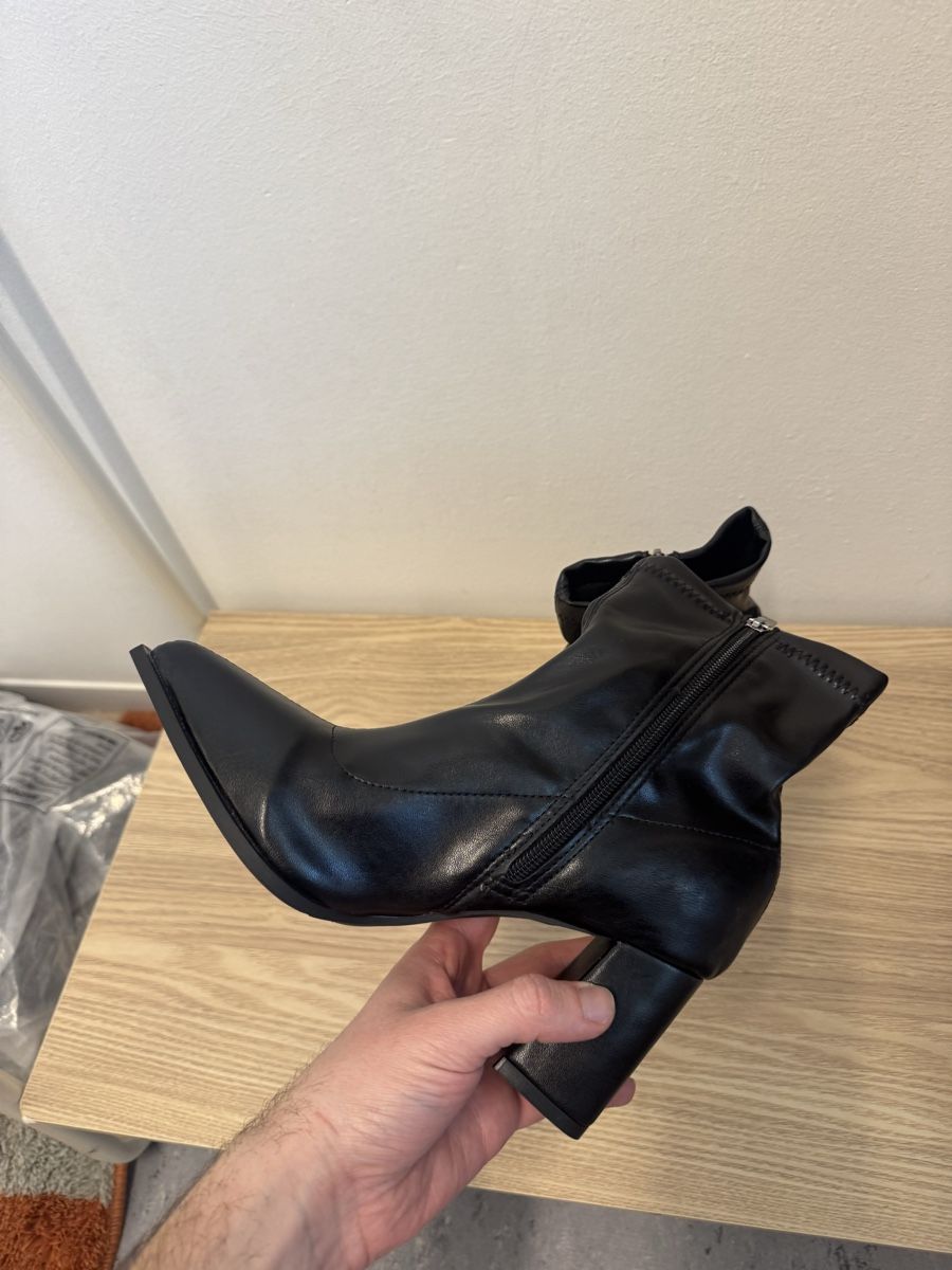 Damenschuhe: Damen High Heel Boots Schwarz Spitze Gr. 39 – Neu und originalverpackt aus Effretikon von rus_2l2p 1