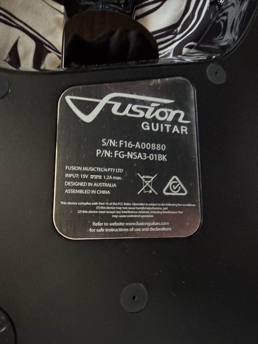 Musikinstrumente: Fusion Gitarre. – Neu (gemäss Beschreibung) aus Huttwil von Nedja0 9