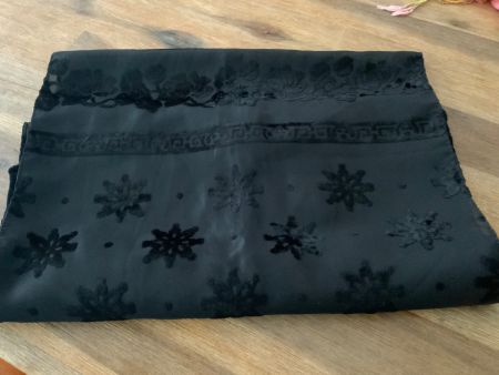 Schwarzer  Schal mit Blumenmuster, Top Zustand!