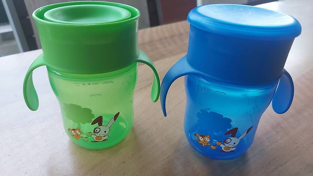 Pasti del neonato: Avent Trinkbecher / Lerntrinkbecher – Usato da Rotkreuz venduto da MASI17