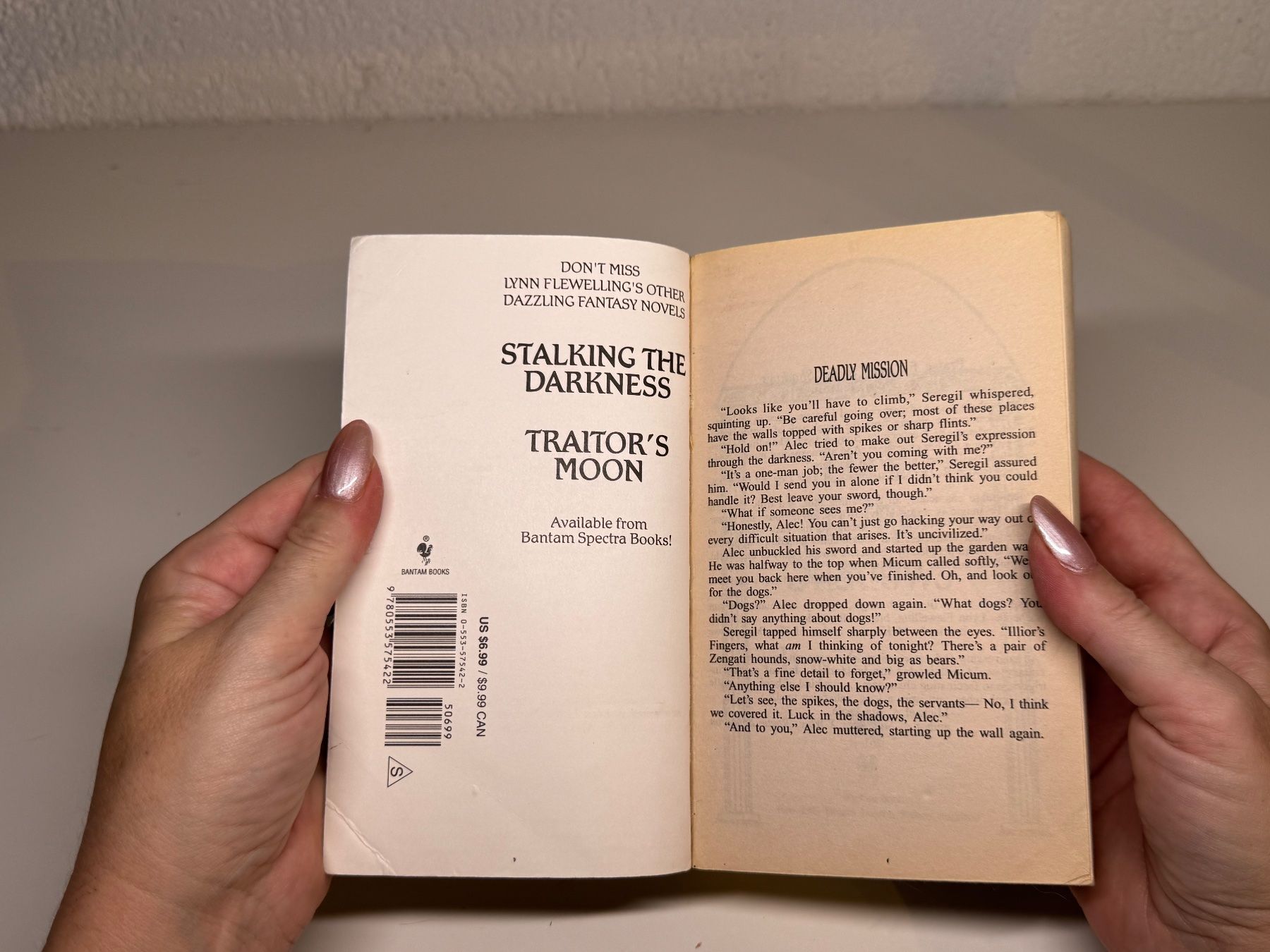 Libri: NOVEL: Lynn Flewelling, Luck In The Shadows – Usato da Grosswangen venduto da English_books 2
