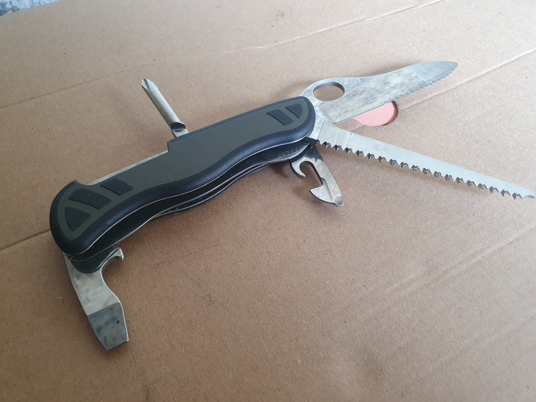 Victorinox Coltelli tascabile: Victorinox Berner 3-Kampf 2022 Soldier Sackmesser – Usato da Val D Illiez venduto da SnowRoof 3