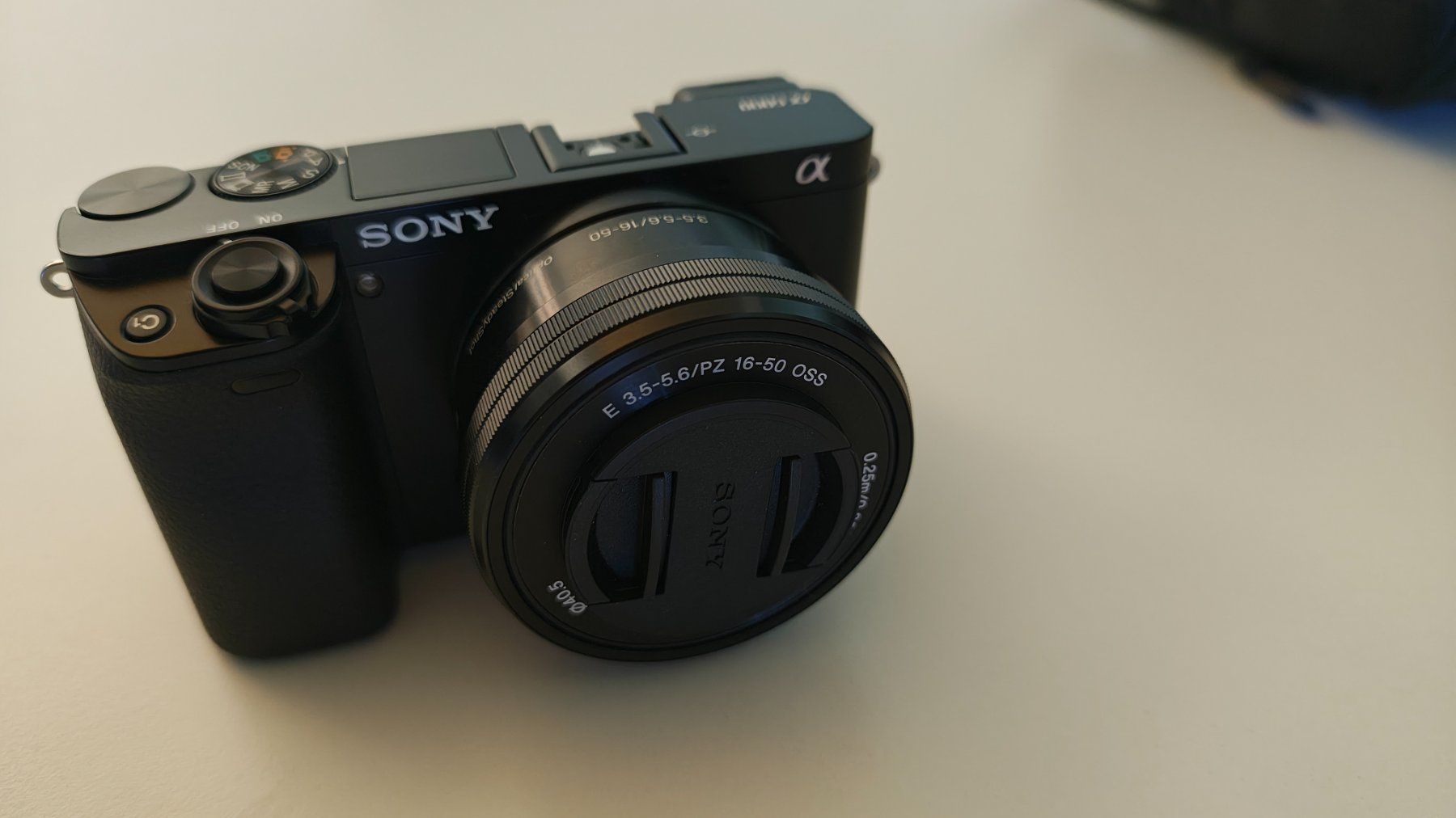 Sony Kamera: Sony Alpha 6000 Systemkamera mit Objektiv guter Zustand – Gebraucht aus Lenzburg von Johnnyst