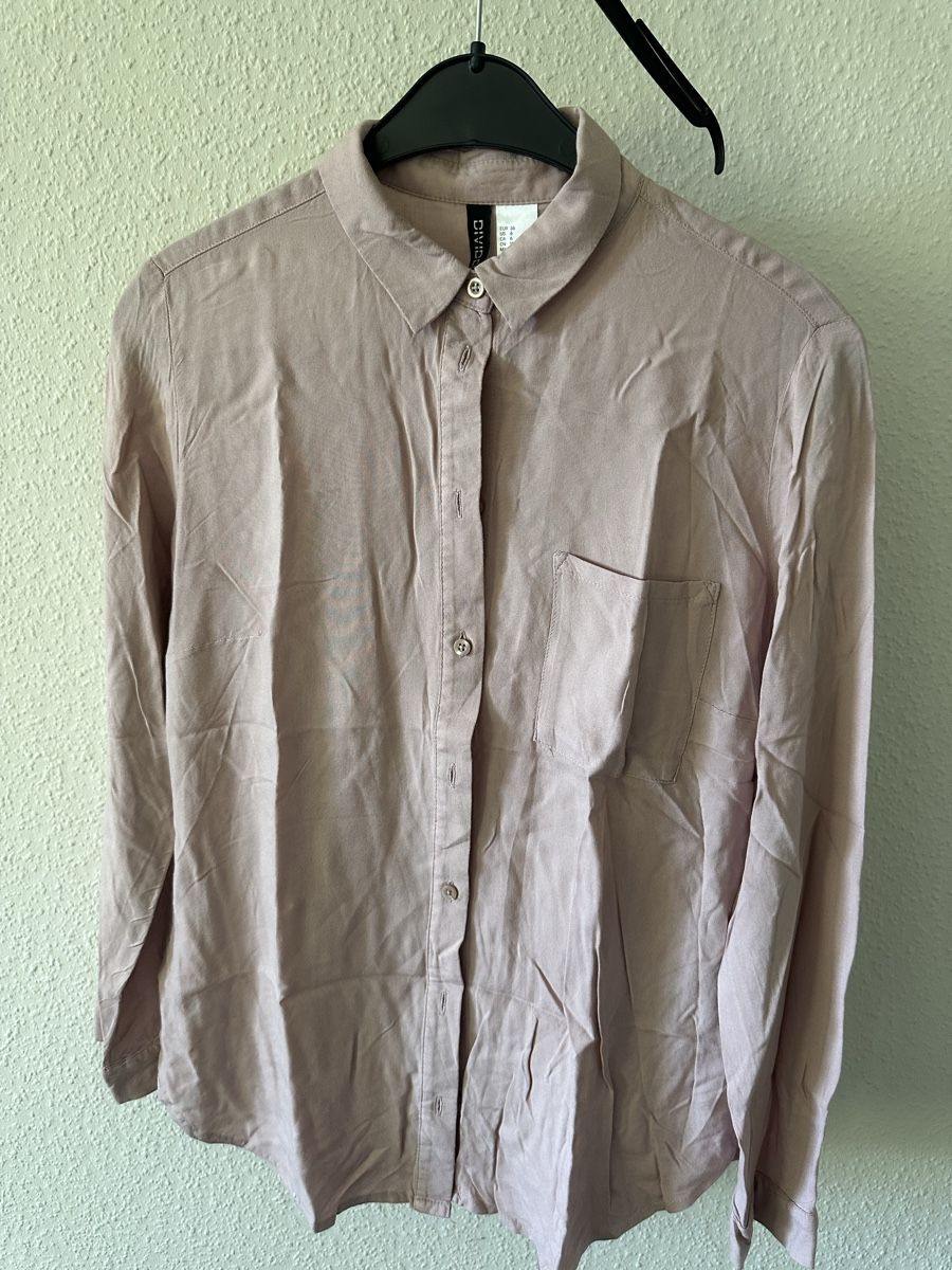 H&M Camicette: Lightweight H&M Divided Button-Up Shirt - Rose colour – Usato da Zürich venduto da car_68nt 1