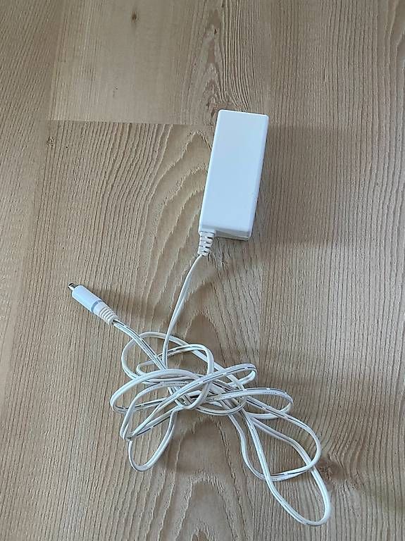 Laufwerke & Adapter: Stromadapter – Gebraucht aus Flawil von oie123b