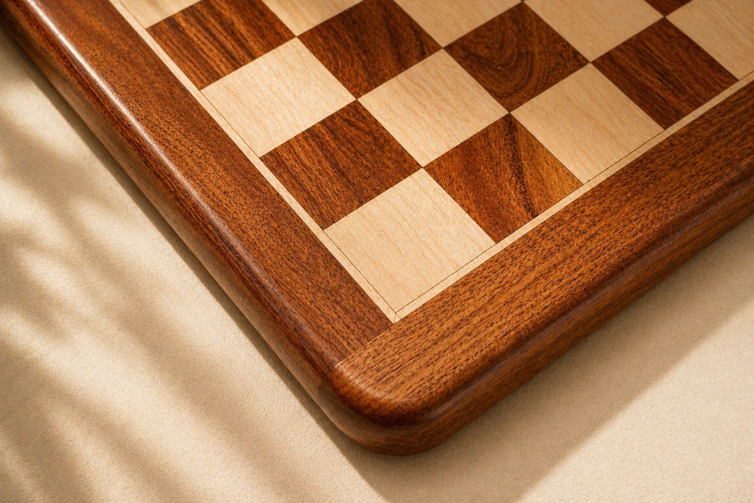 Giochi: Schachbrett aus Akazie & Buchsbaum – Nuovo e nell'imballaggio originale da Tägerig venduto da An777 1