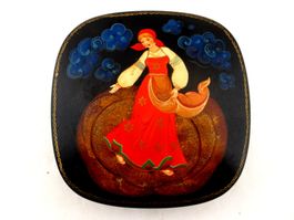 Boite métal décor peint main. Russie Handbemalt Dose
