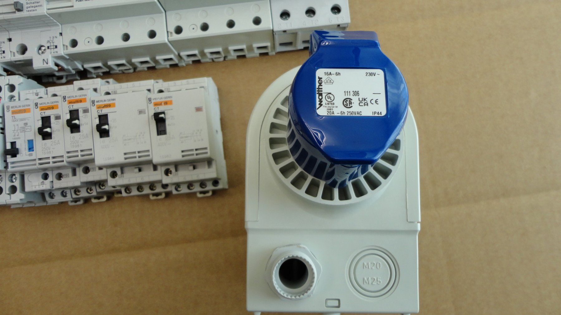 ABB Alimentazione elettrica: FI&LS ABB smissline Leitungsschutzschalter – Usato da Emmen venduto da Dora024 7