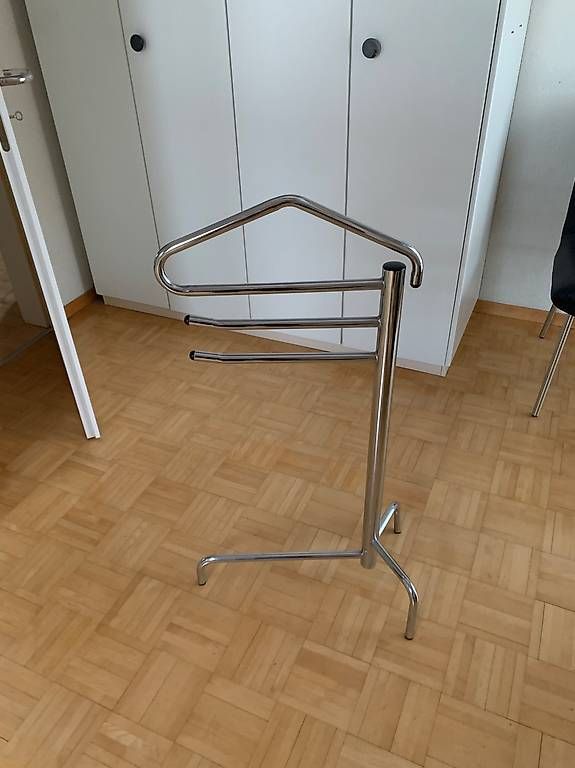 Guardaroba: Herrendiener – Usato da Adligenswil venduto da Levendeur95