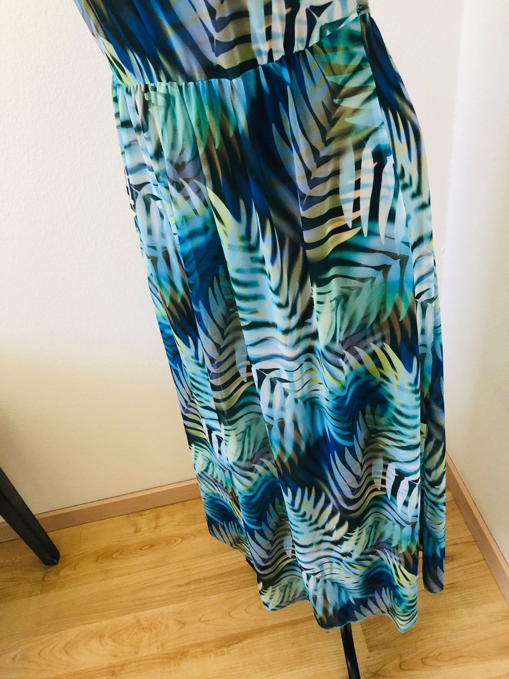 Vestiti: Sommerliches Maxikleid mit Palmenmuster, Grösse 36 – Nuovo (secondo la descrizione) da Arlesheim venduto da leyRum4.5 2