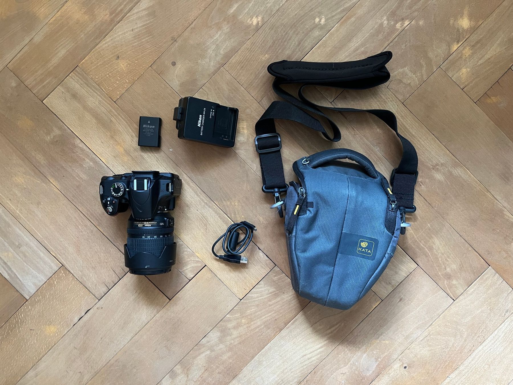 Nikon Kamera: Nikon D3200 + Objektiv Nikkor AF-S 18-105mm – Gebraucht aus Luzern von fidschen