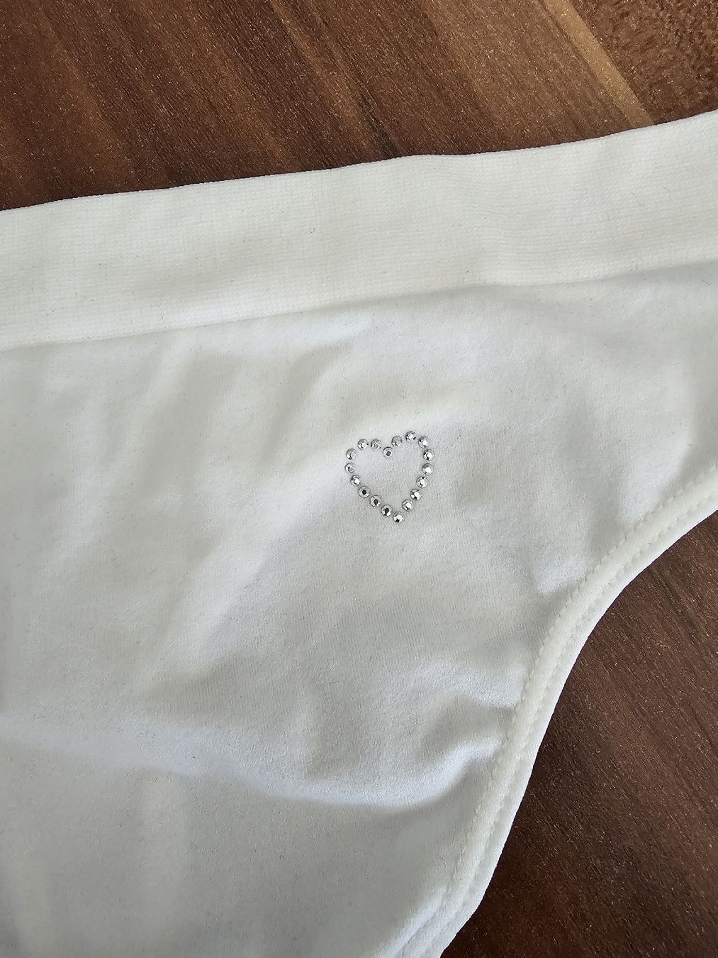Altra biancheria intima: Weisser String mit Herz-Applikation, Gr. L Neu – Nuovo (secondo la descrizione) da Bütschwil venduto da Taranabo 2