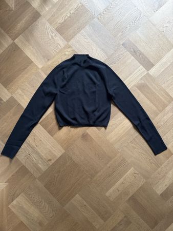 COS Pullover schwarz Stehkragen S 36 sehr guter Zustand