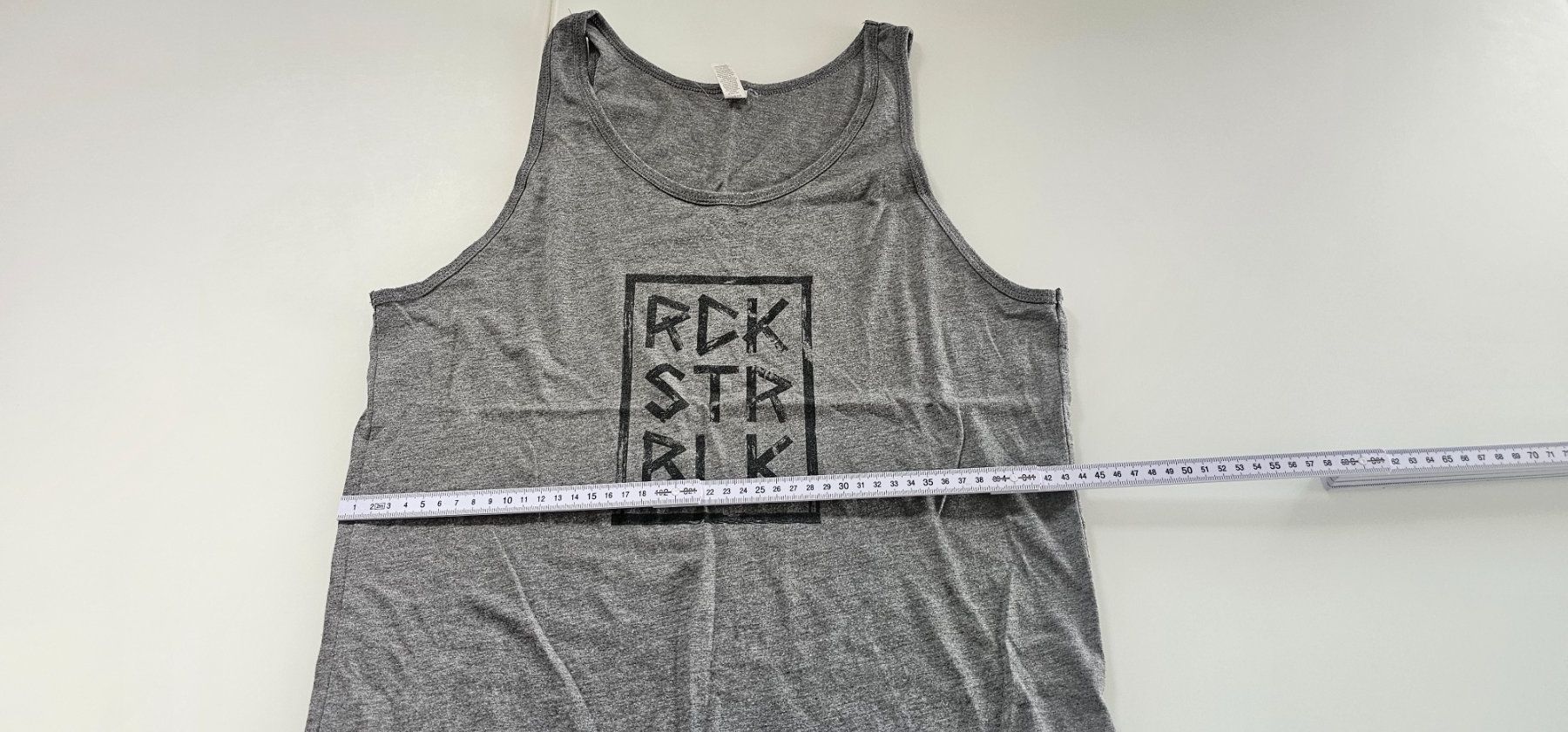 Top: Graues Tank Top "RCK STR BLK" - Gr. S – Usato da Azmoos venduto da Jadejo 1